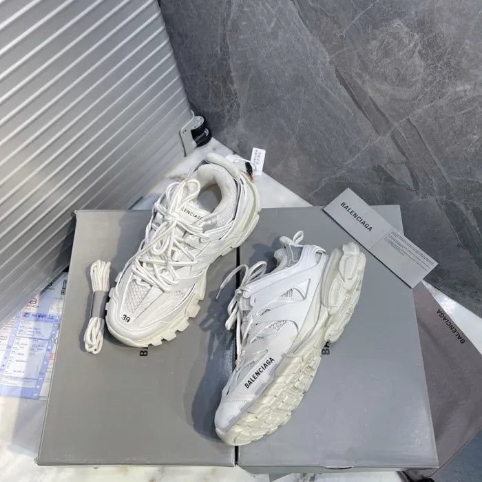 B - SNEAKERS