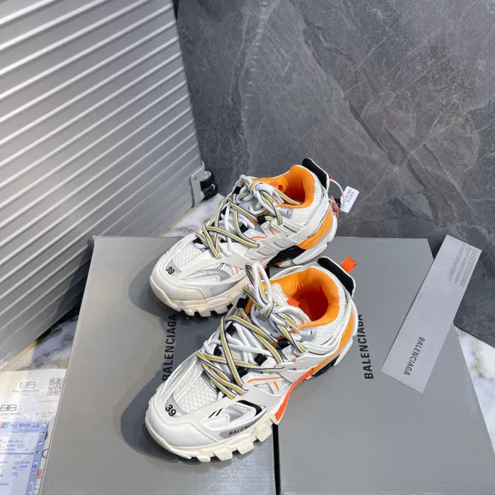 B - SNEAKERS