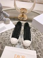 D - SNEAKERS