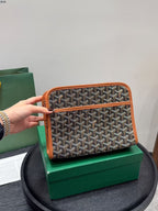Essential clutch bag for men