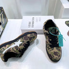 B - SNEAKERS