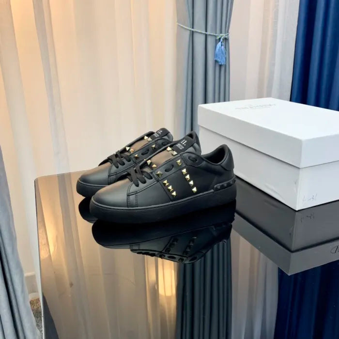 V - SNEAKERS