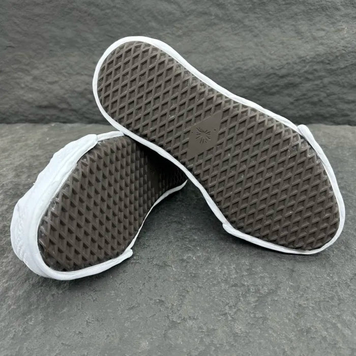 A - SNEAKERS