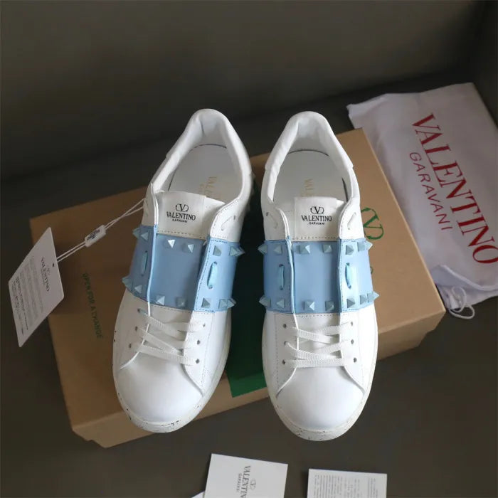 V - SNEAKERS