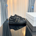 V - SNEAKERS