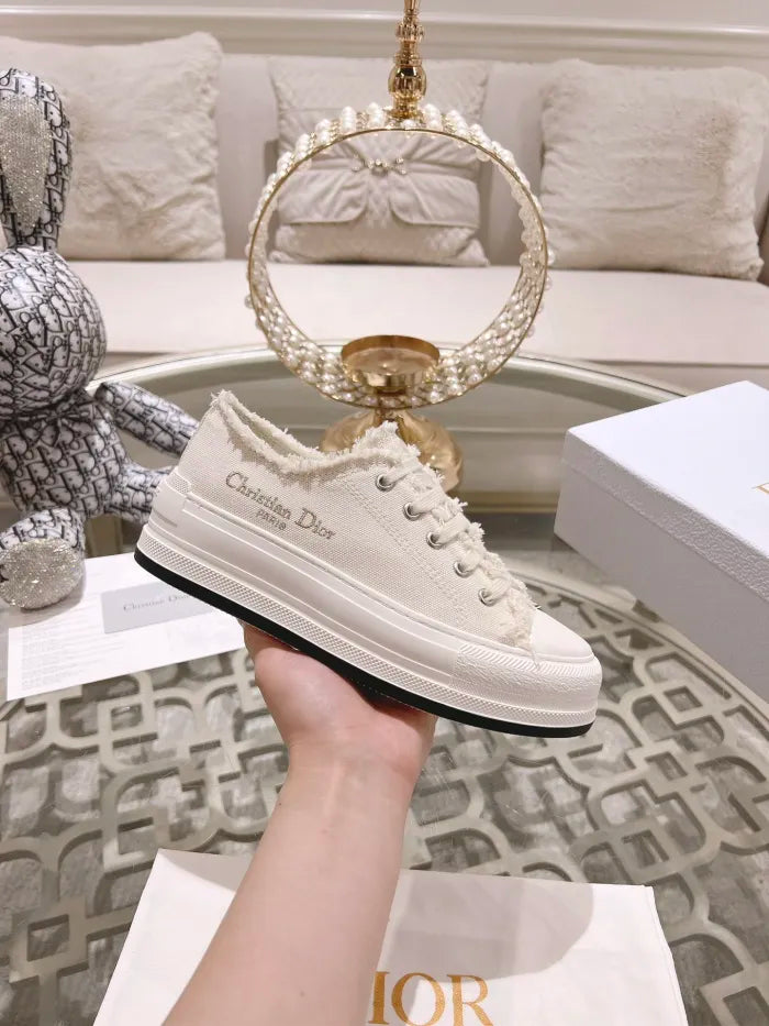 D - SNEAKERS