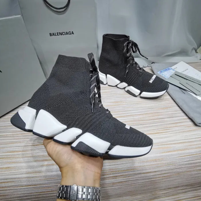 B - SNEAKERS