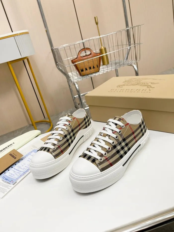 B - SNEAKERS