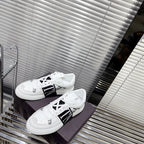 V - SNEAKERS