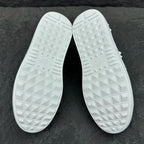 V - SNEAKERS