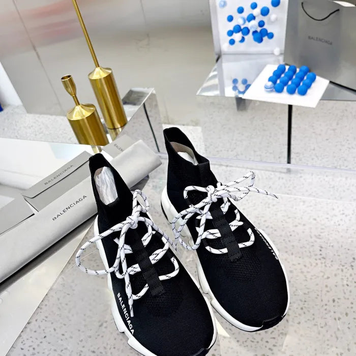 B - SNEAKERS