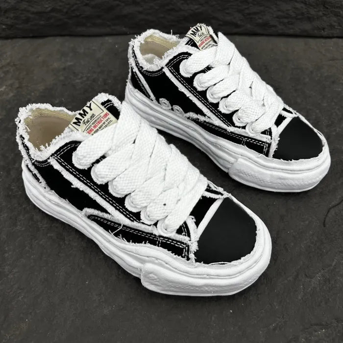 A - SNEAKERS
