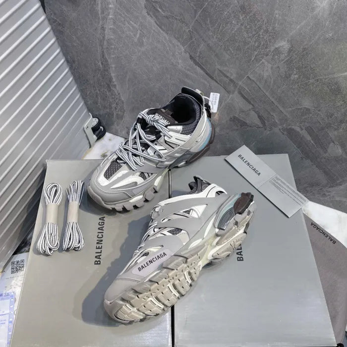 B - SNEAKERS