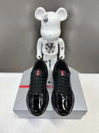 P - SNEAKERS