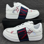 V - SNEAKERS
