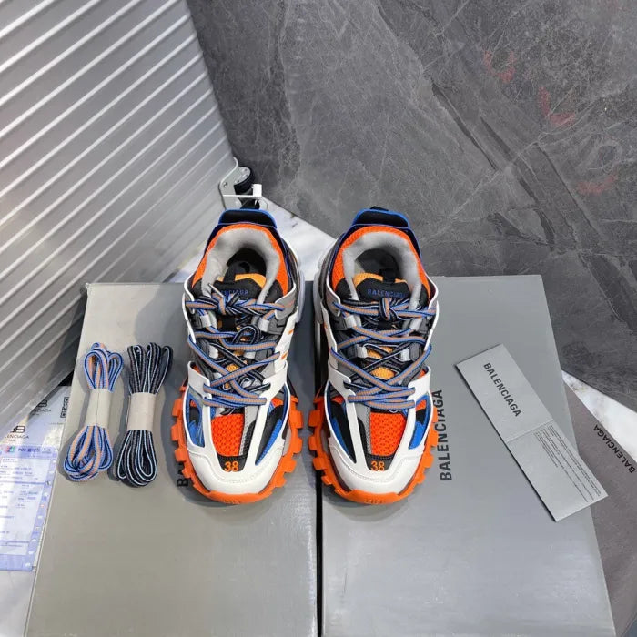 B - SNEAKERS