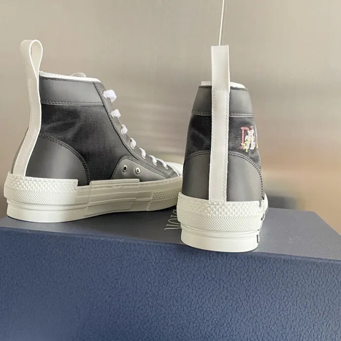 D - SNEAKERS