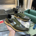 V - SNEAKERS
