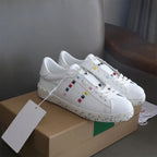 V - SNEAKERS