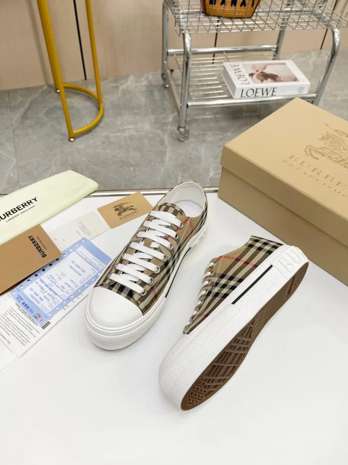 B - SNEAKERS