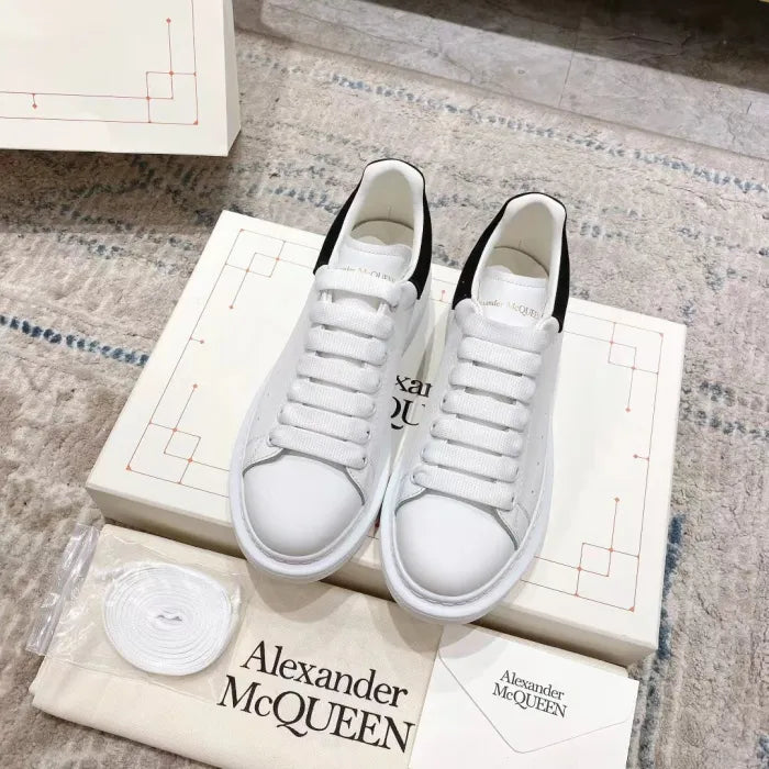 A - SNEAKERS
