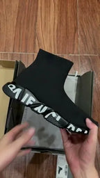 B - SNEAKERS