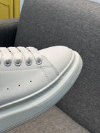 A - SNEAKERS