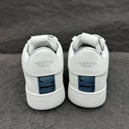 V - SNEAKERS