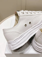 A - SNEAKERS