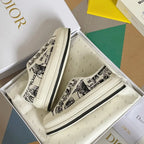 D - SNEAKERS